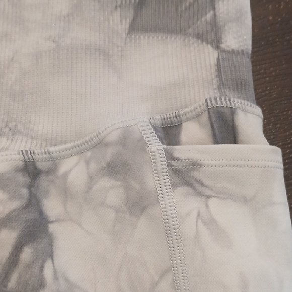 PINK Victoria's Secret Gray and White Marble Workout Set - Picture 4 of 7